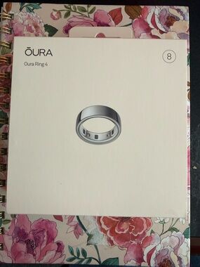 Oura Ring 4 Silver with White Packaging